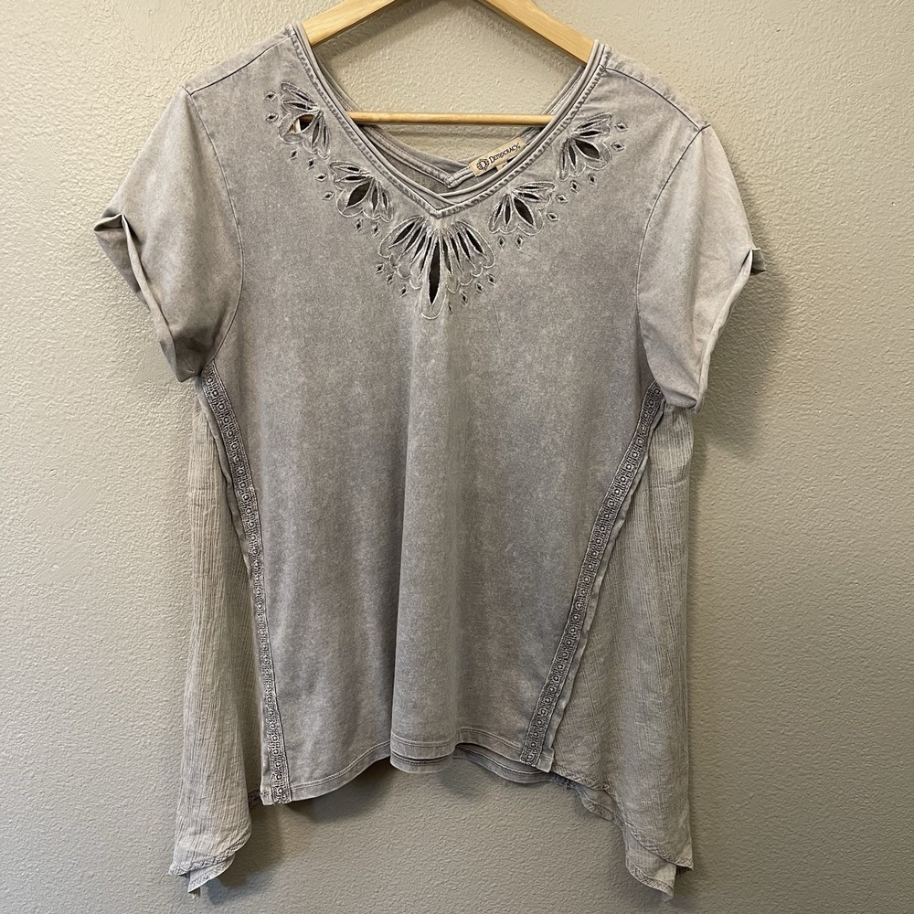 Democracy Asymmetrical Acid Wash Tunic Top Floral Cut‎ Out Gray Boho Size L